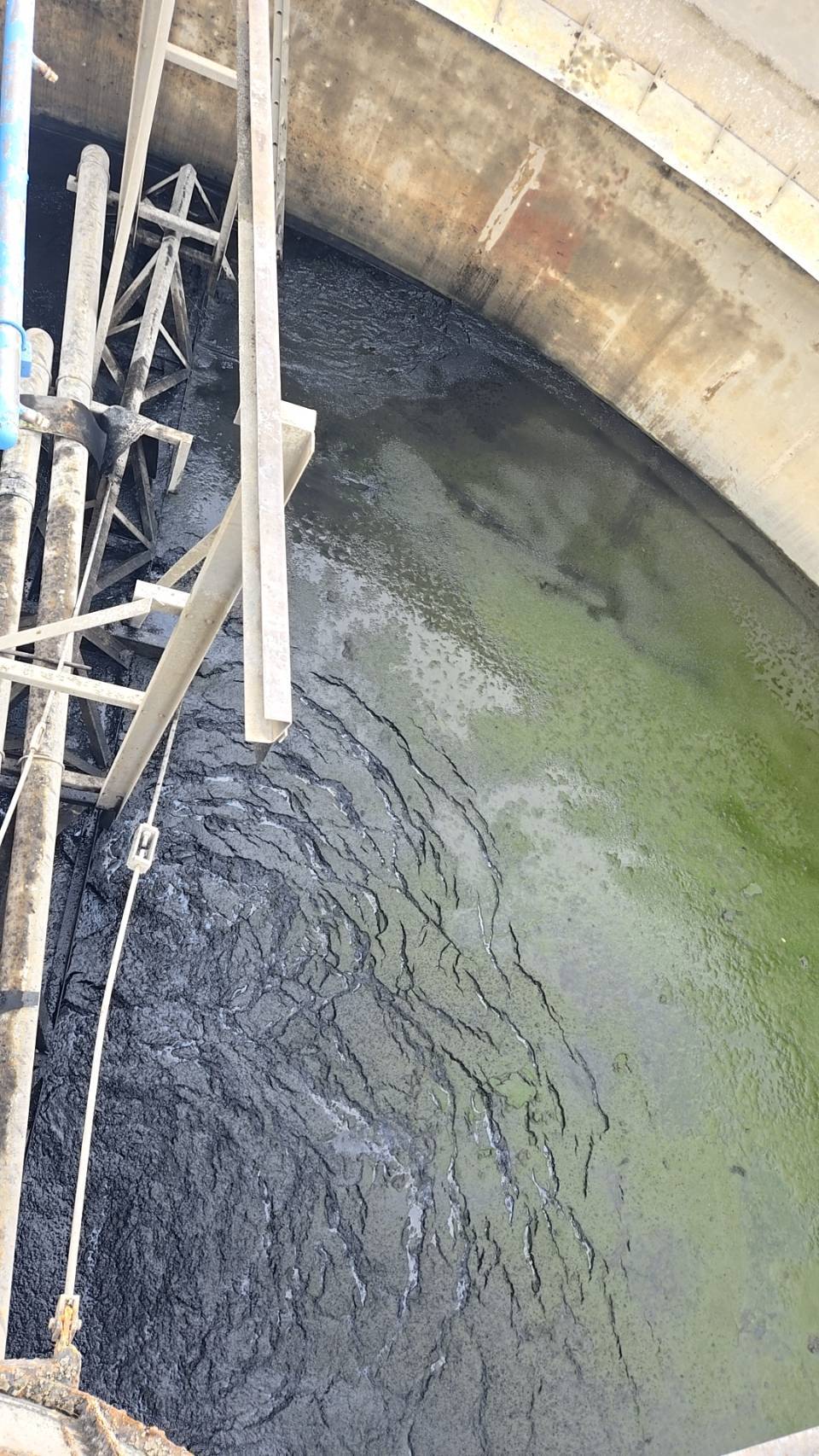 高雄沿海工業污水處理廠抽汚泥