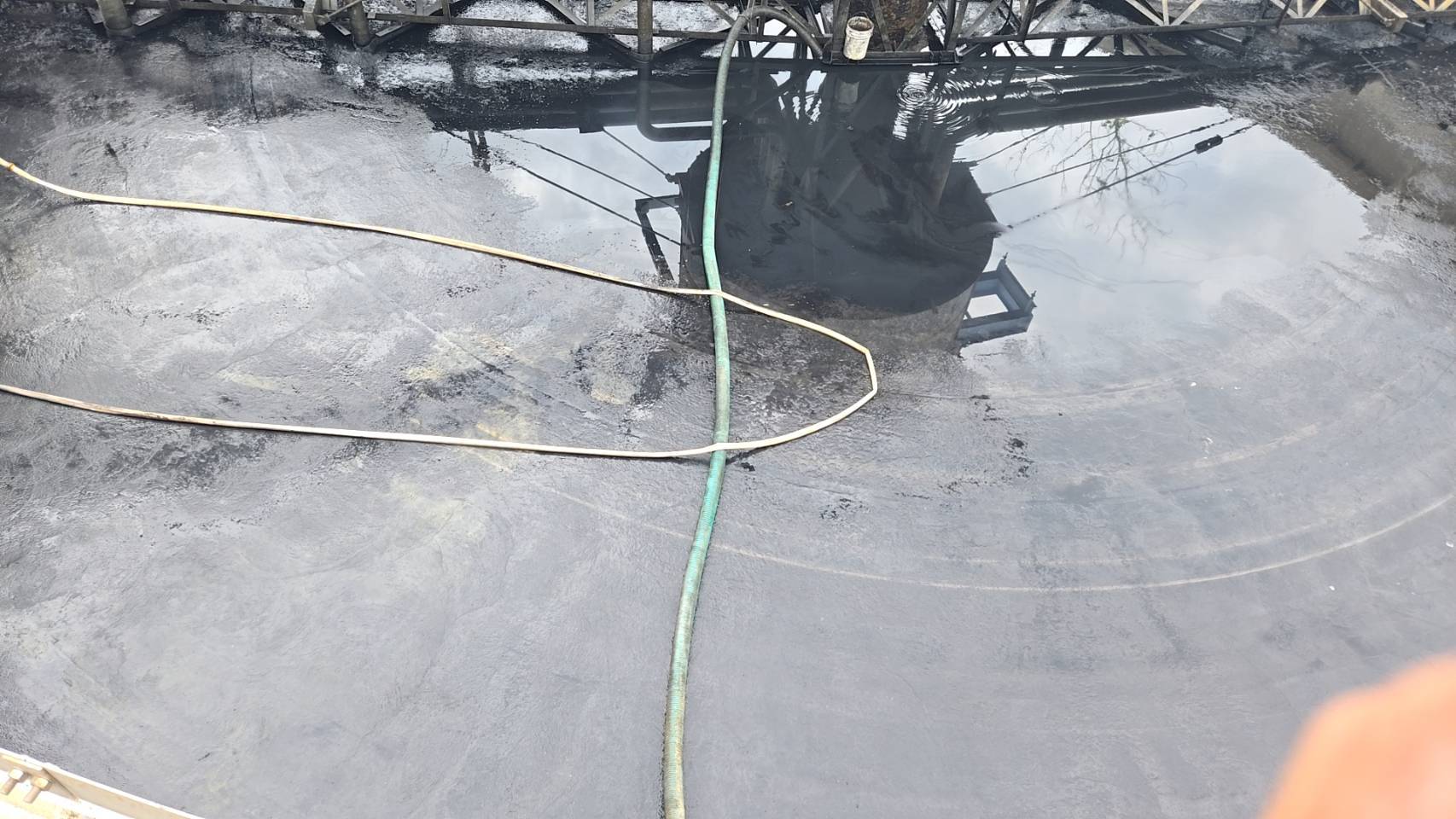 高雄沿海工業污水處理廠抽汚泥