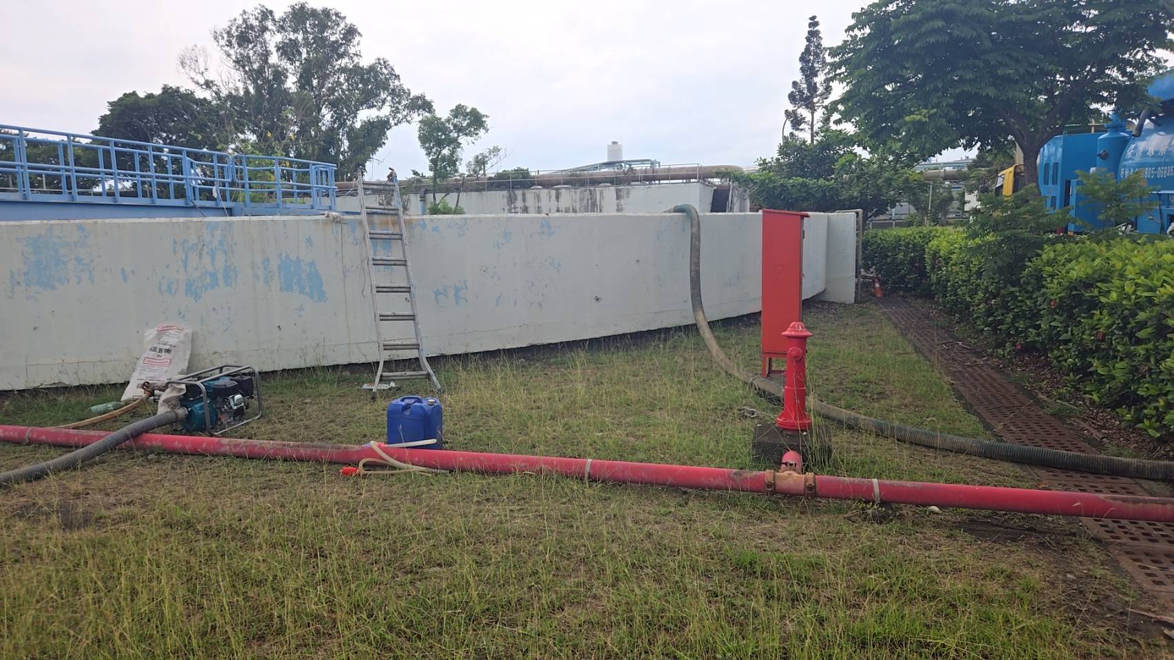 高雄沿海工業污水處理廠抽汚泥